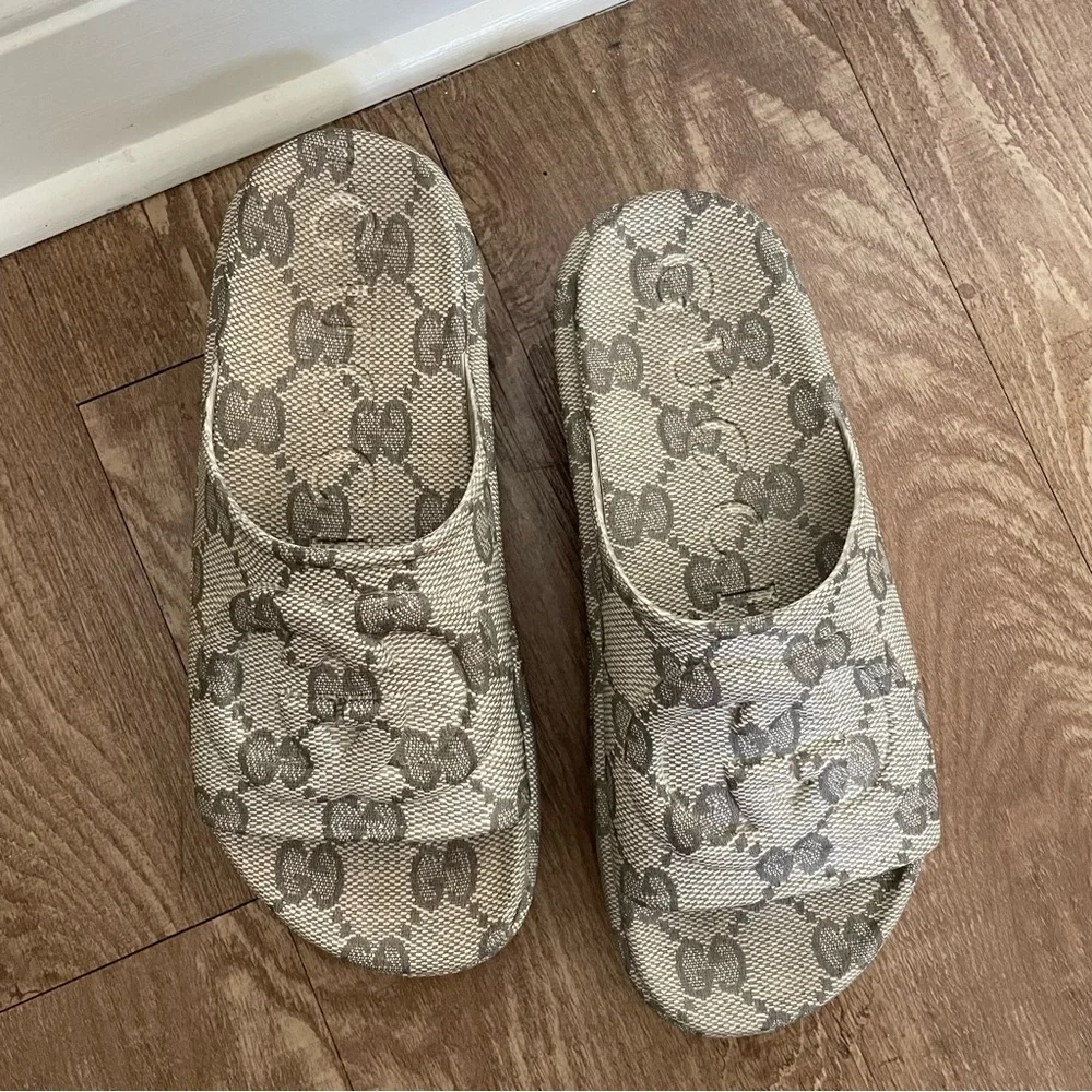 Authentic Gucci Women’s Slide Sandal with Interlocking G (Size US 9) - Picture 2 of 5